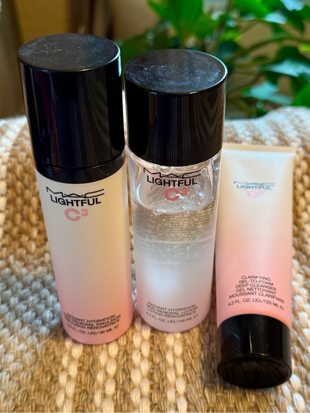 MAC Cosmetics Lightful C3 Hydration Set – Pink and Black